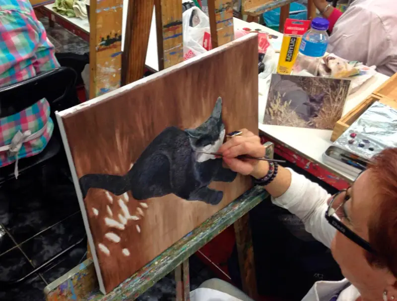 Aula de la Academia de Arte Da Vinci Zaragoza durante una clase de dibujo y pintura